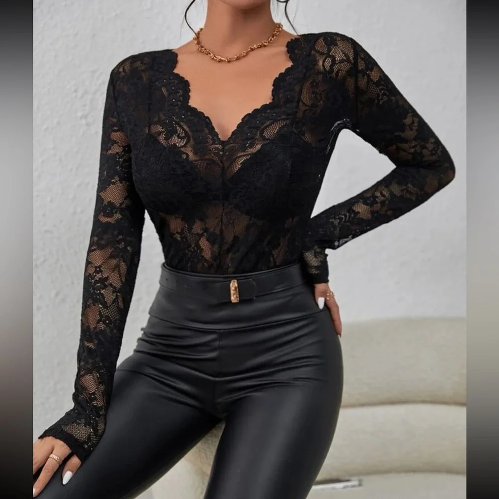 Boho floral lace long sleeve fitted top